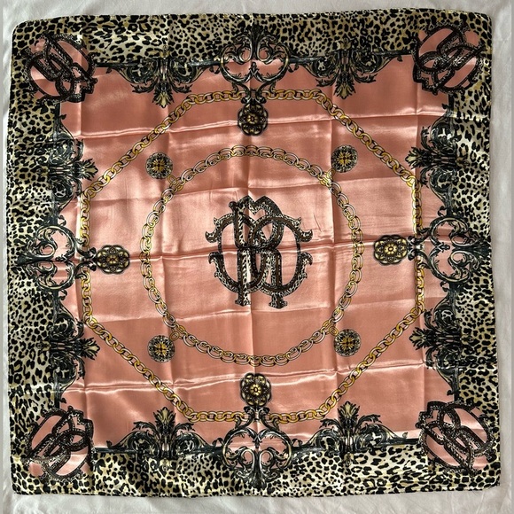 2233- Women’s Pink Leopard Chain Print Scarf 100% Polyester NWT - Picture 2 of 7